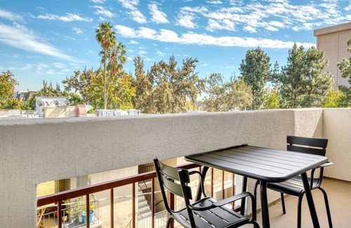 Beverly Grove Apartment | Lovely Beverly Hills 1BR near the Grove & Rodeo Drive, by Blueground