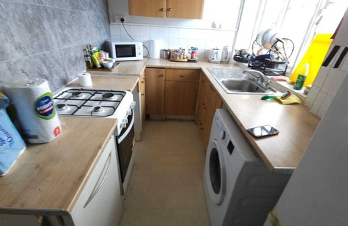 Edgware Apartment | Lovely Big Room Infront of Edgware Station London