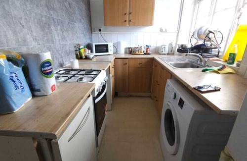 Edgware Apartment | Lovely Big Room Infront of Edgware Station London
