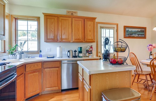Billings House | Lovely Billings Home: Patio, Fireplace & Grill!