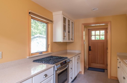 Meredith House | Lovely Black Cat Island waterfront