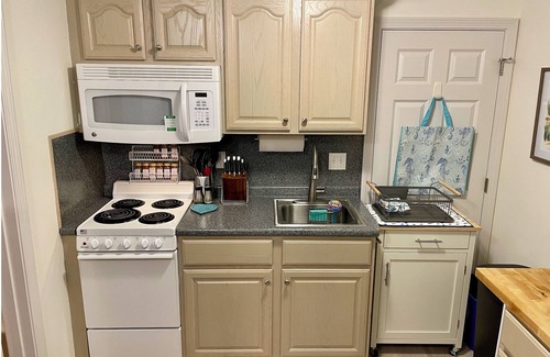 Ogunquit Condo | Lovely Boutique Studio, 1 mi. to Beach! 1/2 mi. to village ~ Trolley 2 blocks!