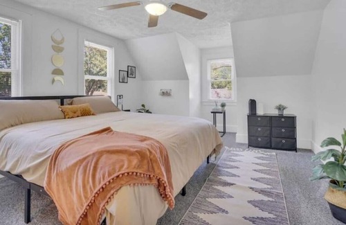 Waverly House | Lovely Bright Lansing Home 3BR/2BA