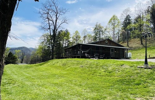 Weaverville Cabin | Lovely cabin on 136acre, 13 Miles from North Asheville. 6 miles from BR Parkway
