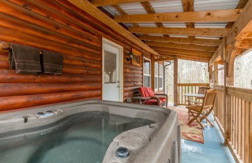 Helen House | Lovely Cabin with Hot-tub and Fireplace in Cleveland, Georgia