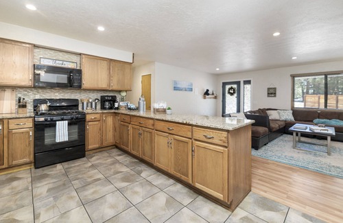 Fox Farm House | Lovely cabin with Spa/Dog-friendly/BBQ/EV Charger
