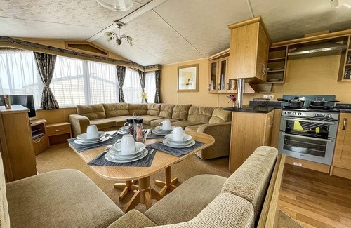 Pakefield House | Lovely caravan by the beach in Pakefield, Suffolk ref 68007CL