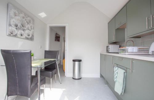 New Forest District Apartment | Lovely & Charming Studio with Parking In New Forest - Brand New!