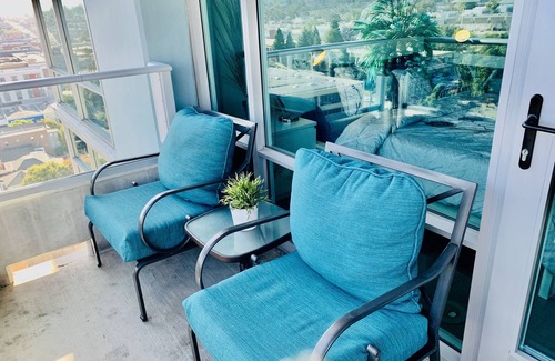 Smart Corner Condo | Lovely Condo w/Amazing Balcony & Rooftop Viewsn - Family Friendly