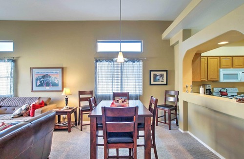 Fountain Hills Condo | Lovely Condo w/Balcony < 3 Miles to Parks + Golf!