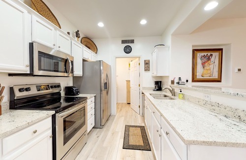 Rancho Vistoso Condo | Lovely condo with patio, desert views, pool, hot tub & gym