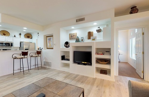 Rancho Vistoso Condo | Lovely condo with patio, desert views, pool, hot tub & gym