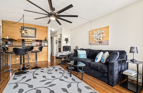 Historic Kailua Village Condo | Lovely condo with swimming pool and ocean view near Kona center