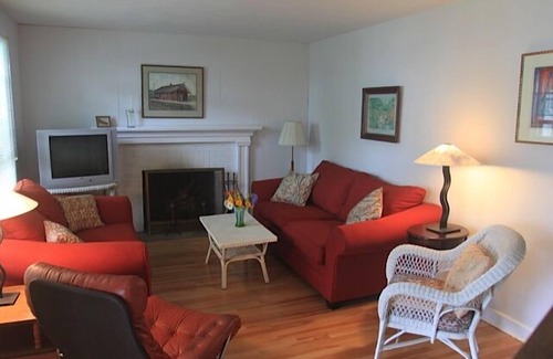 Westbrook Center House | Lovely Connecticut Beach Community Home -Upgraded,Sleeps 11