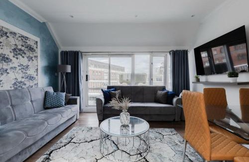 City of Westminster Apartment | Lovely & Cosy 2BR 2Bath 'Penthouse' Steps to Hyde P