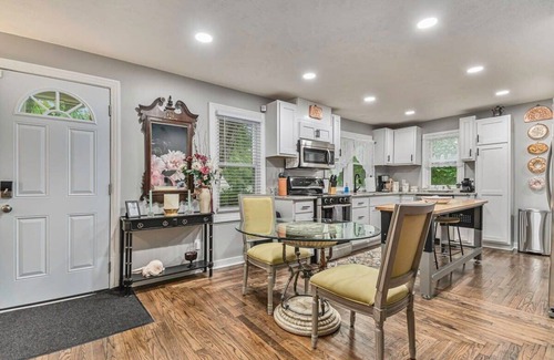 Benson House | Lovely Cottage Spot, w/Hot tub, Near Downtown!