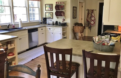 Wesley House | Lovely Country Guesthouse - Sleeps 6