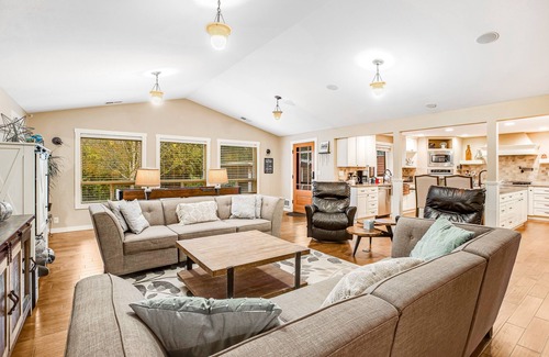 Tolovana Park House | Lovely dog-friendly home with gourmet kitchen, firepit, & washer/dryer