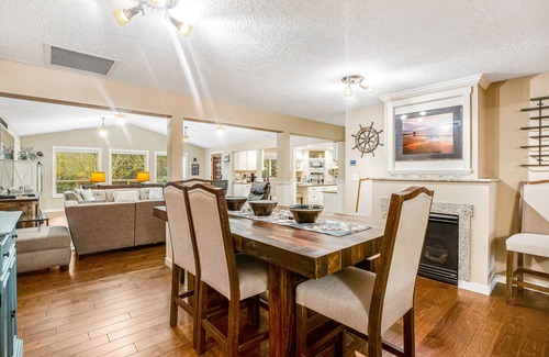 Tolovana Park House | Lovely dog-friendly home with gourmet kitchen, firepit, & washer/dryer