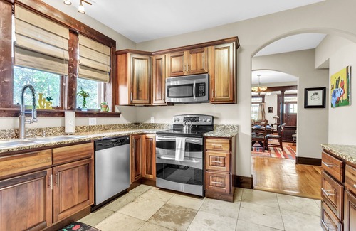 Atlanta House | Lovely dog-friendly home with tennis, grill, fireplace, & washer/dryer