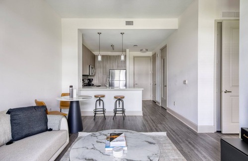 Doral Apartment | Lovely Doral 1 BR w/Gym & Pool, by Blueground