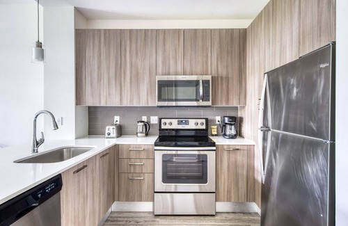 Doral Apartment | Lovely Doral 1 BR w/Gym & Pool, by Blueground