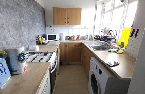 Edgware Apartment | Lovely Double Room in front of Edgware Station