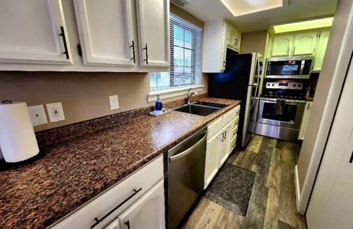 Flagstaff House | Lovely Downtown Condo, Walk to Historic Downtown!