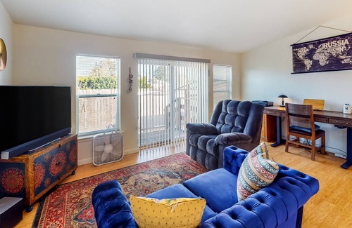 North Bend House | Lovely downtown getaway near the beach with gas grill, furnished patio & WiFi