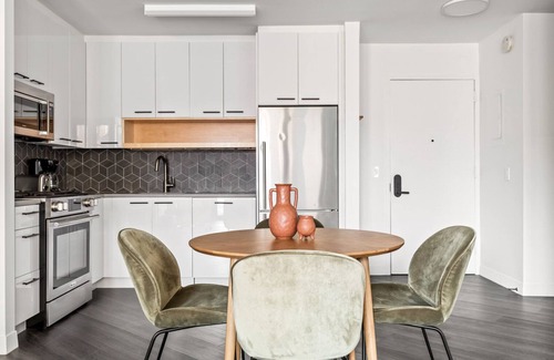 East Village Apartment | Lovely East Village 1BR w/DM, W/D Elevator & Gym, by Blueground