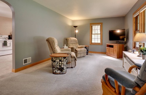 Eau Claire House | Lovely Eau Claire Home w/ Backyard!