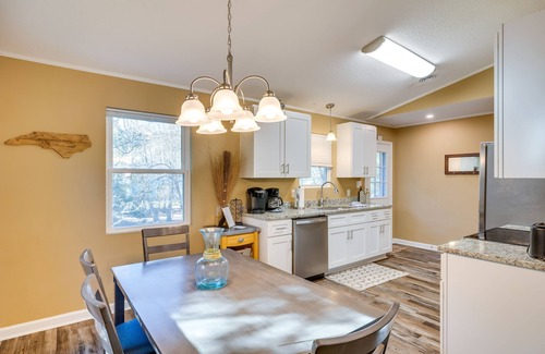 Emerald Isle House | Lovely Emerald Isle Home, Walk to Beach!
