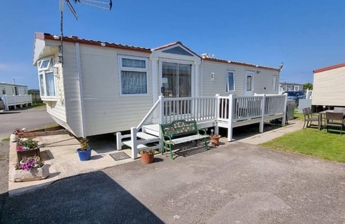 Towyn House | Lovely family caravan No pets lots of things to do beach access