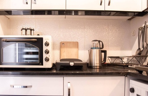 Konak Apartment | Lovely Flat in Konak with Sea View and Balcony