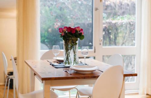 St. Pancras Apartment | Lovely Flat in Literary London by UndertheDoormat