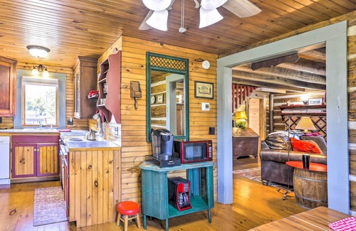 Flat Rock Cabin | Lovely Flat Rock Cabin from 1905 w/Fireplace