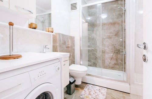 Kadikoy Apartment | Lovely Flat w Balcony 10 min to Moda Coast
