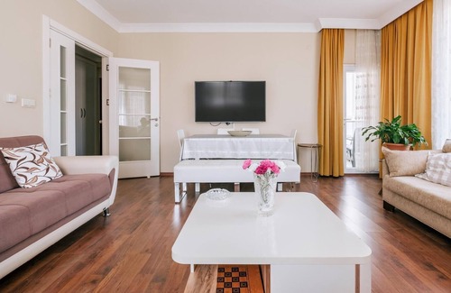 Kadikoy Apartment | Lovely Flat w Balcony 10 min to Moda Coast