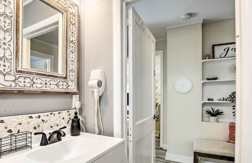 Forest City Cottage | Lovely Forest City Cottage - Hike & Bike!