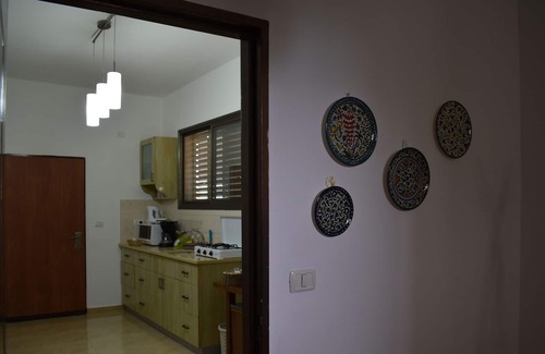 Isfiya Apartment | Lovely garden unit on Mt. Carmel