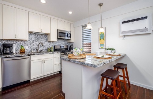 Historic Kailua Village Condo | 🌴Lovely garden unit with partial ocean view from the lanai. Well equipped🌴