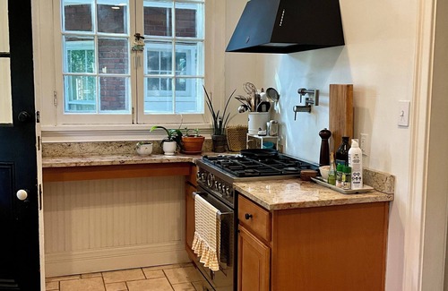 Belknap House | Lovely Gem in the Vibrant Highlands close to it all!