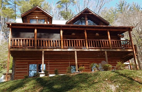Suches Cabin | Lovely Genuine Log Cabin overlooking the Toccoa River nestled in the N GA Mtns