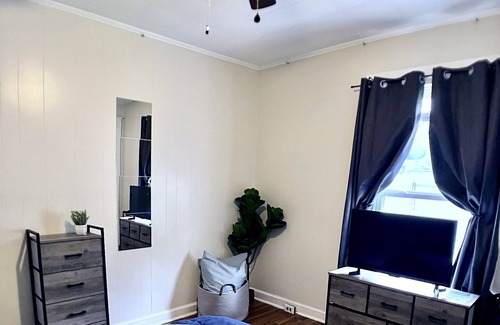 Old Irving Park House | Lovely Hidden Gem Near Downtown & Hospital