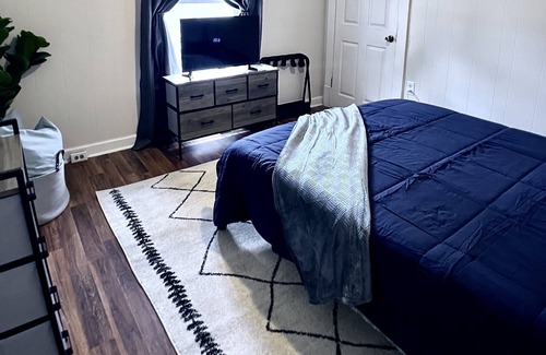 Old Irving Park House | Lovely Hidden Gem Near Downtown & Hospital