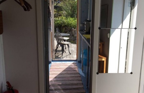 Tyreso O Ski Chalet | Lovely hillside cottage with sea views near Stockholm med internet