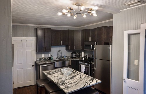 Westside House | Lovely & Historical 3BR - Balcony - Central Location