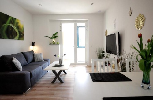 Oberhavel Apartment | Lovely Hohen Neuendorf