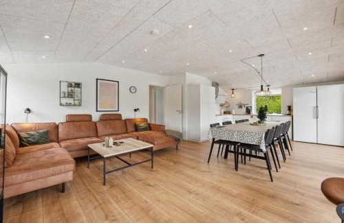 Hurup Thy House | Lovely Holiday Home From 2022, With A 5-Person Outdoor Hot Tub, 200 Meters From The Water
