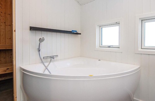 Lakolk House | Lovely Holiday Home in R m with Sauna